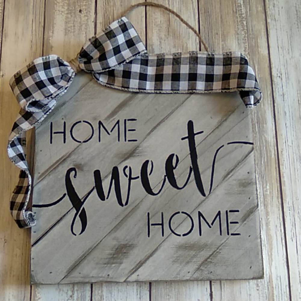Pallet board 'Home Sweet Home' sign
